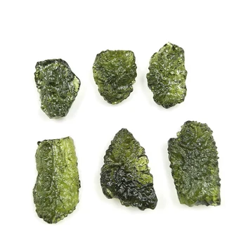 Naravni 15-18 g Moldavit Zelena češka Meteoriti Mineralnih Vzorcu Quartz Kristal Zdravljenja Kristalni Kamen DIY Nakit Dom Decora